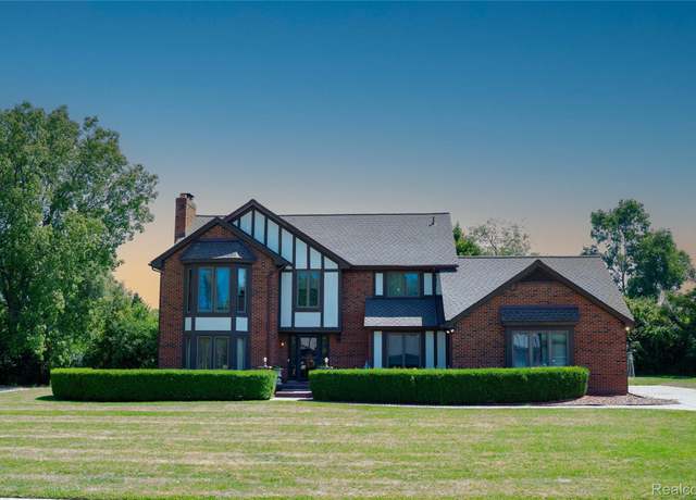 Property at 6651 Arlington Dr, West Bloomfield Charter Township, MI 48322, 5 beds, 3 baths
