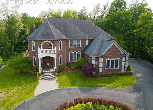 Property at 4546 Forest Edge Ln, West Bloomfield, MI 48323, 5 beds, 6 baths
