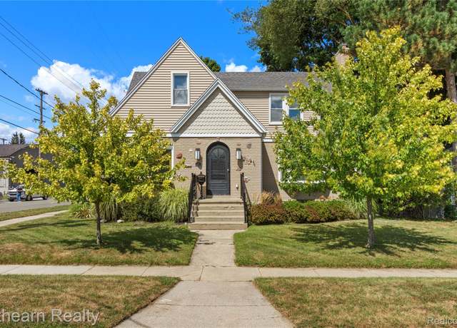 Property at 201 1st St, Fenton, MI 48430, 4 beds, 1.5 baths