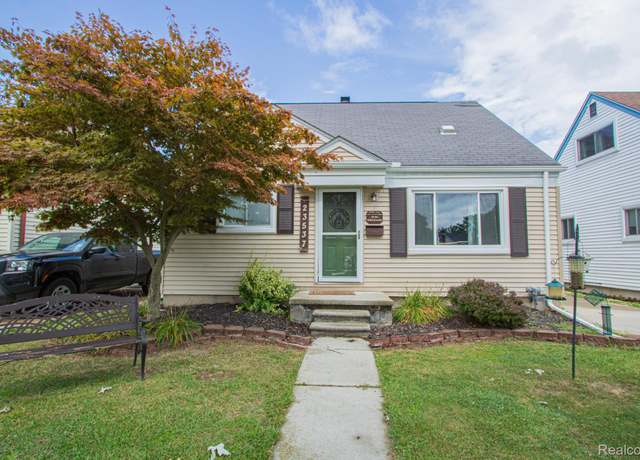 Property at 23537 Deziel St, St Clair Shores, MI 48082, 4 beds, 1.5 baths