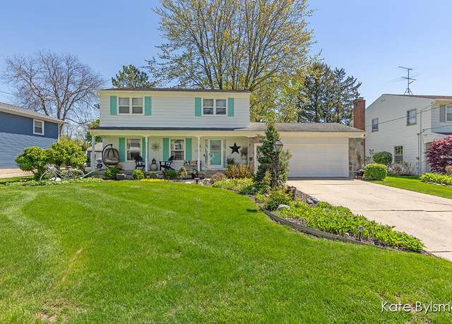 Property at 2300 Ridgecroft Ave SE, Grand Rapids, MI 49546, 5 beds, 2.5 baths