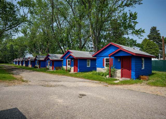 Property at 8230 Highland Rd, White Lake, MI 48386, 3 beds, 22 baths