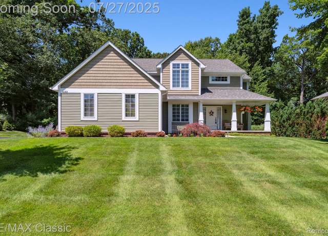 Property at 5133 Canyon Oaks Dr, Brighton, MI 48114, 4 beds, 2.5 baths