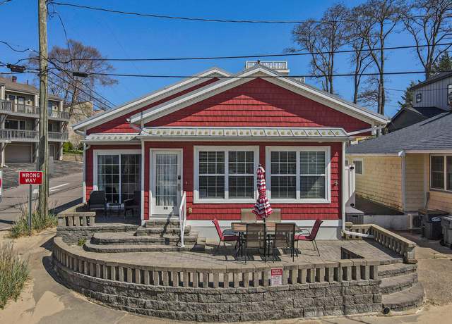 Property at 66 Kalamazoo Ave Unit 1&2, South Haven, MI 49090, 6 beds, 3 baths