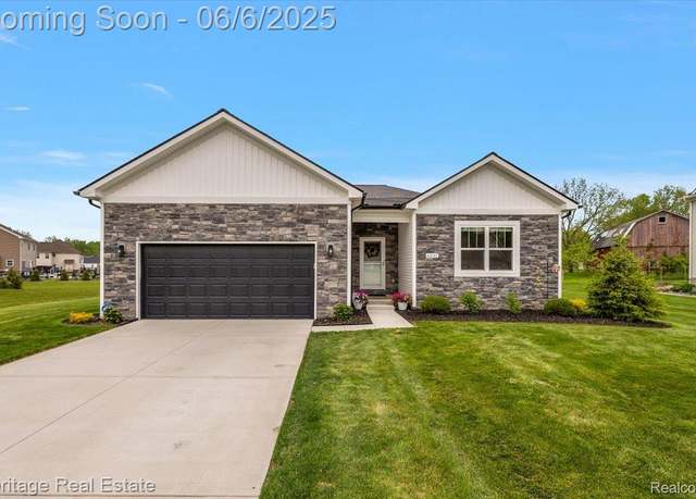 Property at 6231 Leighland Dr, Grand Blanc, MI 48439, 3 beds, 2 baths