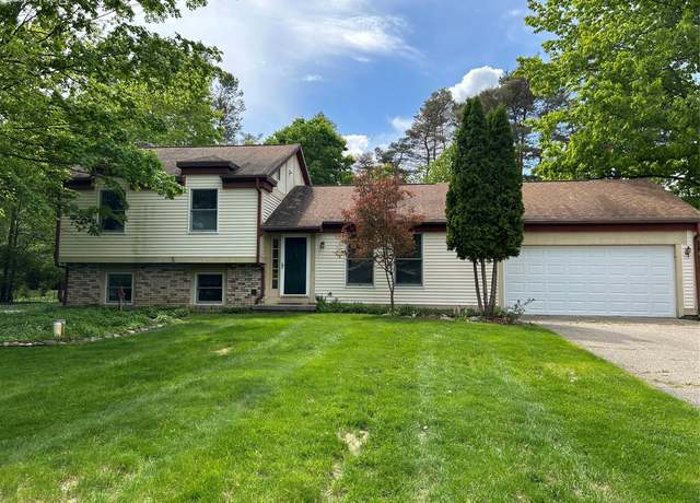 Property at 1690 Cedar Knoll Ln, Caro, MI 48723, 3 beds, 1.5 baths