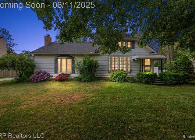 Property at 37837 Townhall St, Harrison Township, MI 48045, 4 beds, 2 baths