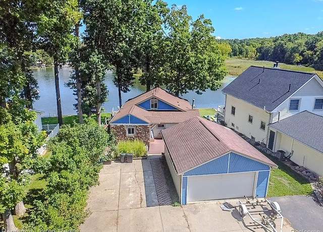 Property at 16431 Oak Hill Dr, Argentine Township, MI 48430, 3 beds, 3.5 baths