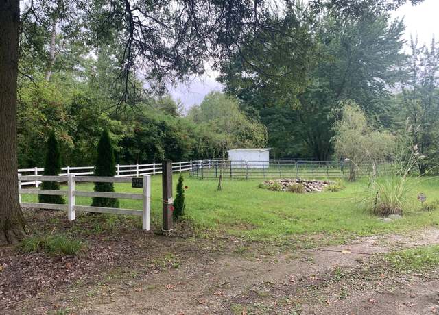 Property at 27325 Martinsville Rd, New Boston, MI 48164, 1.5 baths