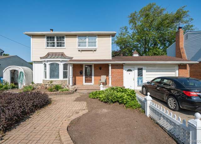 Property at 511 N Byfield St, Westland, MI 48185, 4 beds, 1.5 baths