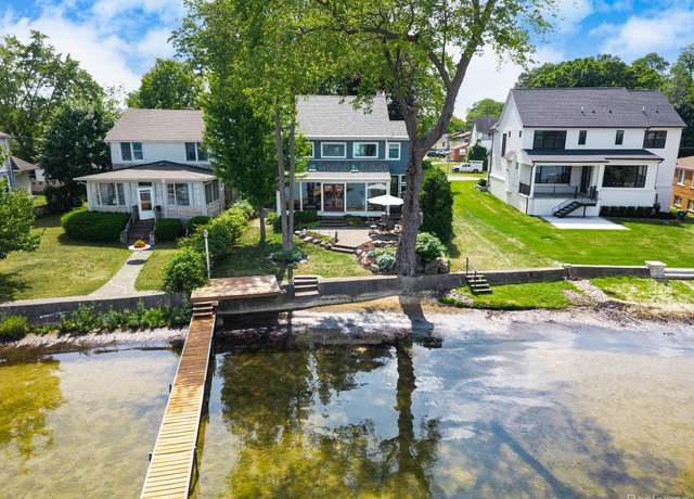 Property at 775 Lyle Dr, Waterford, MI 48327, 4 beds, 2.5 baths