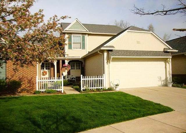 Property at 609 Shoreline Dr, Fenton, MI 48430, 3 beds, 3 baths