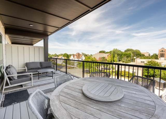 Property at 300 Washington Ave #1, Grand Haven, MI 49417, 2 beds, 2.5 baths