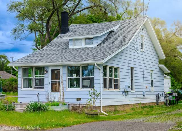 Property at 1815 E Lake Dr, Novi, MI 48377, 2 beds, 1 bath
