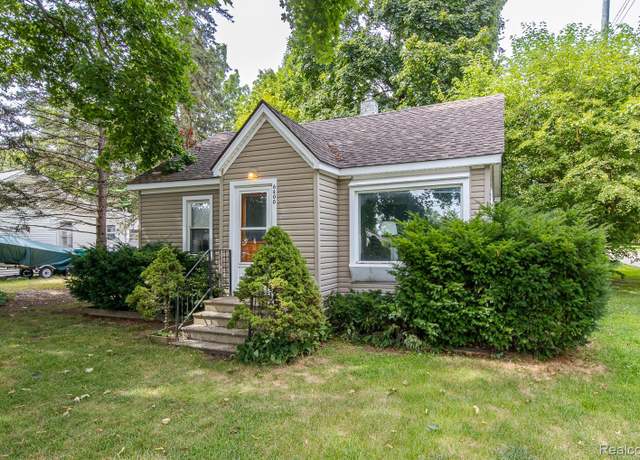 Property at 6400 Elmwood Dr, Waterford, MI 48329, 2 beds, 1 bath