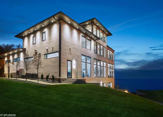 Property at 639 Sul Lago Ave S, Benton Harbor, MI 49022, 5 beds, 6.5 baths