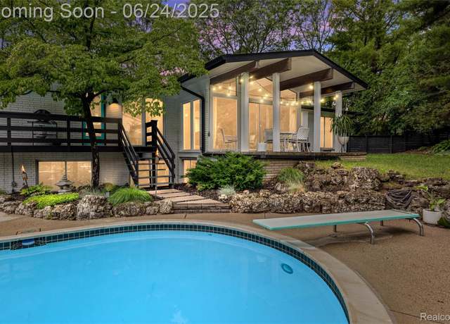 Property at 6895 Cedarbrook Dr, Bloomfield Hills, MI 48301, 4 beds, 3 baths