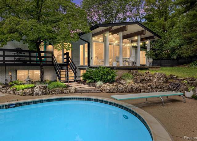 Property at 6895 Cedarbrook Dr, Bloomfield Hills, MI 48301, 4 beds, 3 baths
