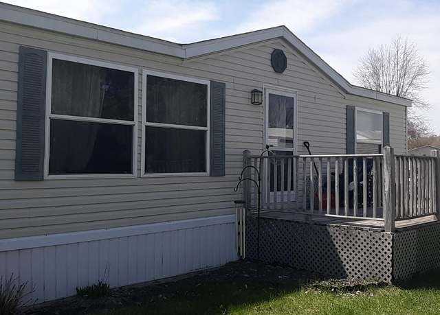 Property at 8775 Country View Dr NW, Sparta, MI 49345, 3 beds, 2 baths