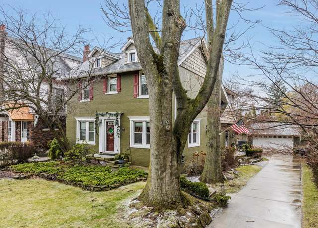 Property at 425 Rivard Blvd, Grosse Pointe, MI 48230, 4 beds, 2.5 baths