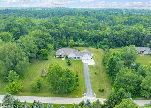 Property at 1318 Gray Haven Ln, Brighton, MI 48114, 3 beds, 2.5 baths