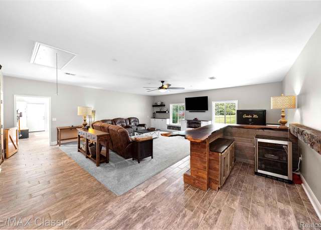 Property at 1318 Gray Haven Ln, Brighton, MI 48114, 3 beds, 2.5 baths