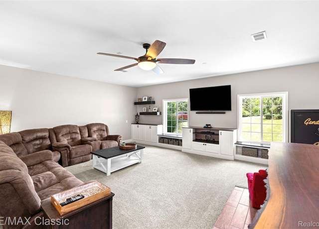 Property at 1318 Gray Haven Ln, Brighton, MI 48114, 3 beds, 2.5 baths