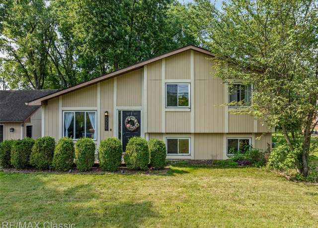 Property at 5025 S Pine Knob Trl, Clarkston, MI 48346, 3 beds, 2 baths