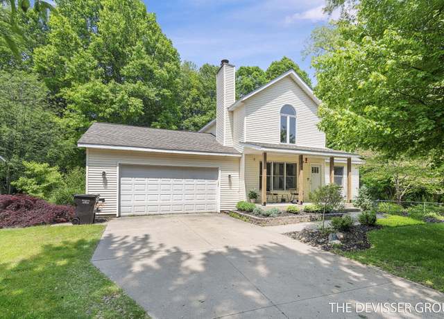 Property at 5829 Ellcourt Dr, Fennville, MI 49408, 4 beds, 3.5 baths