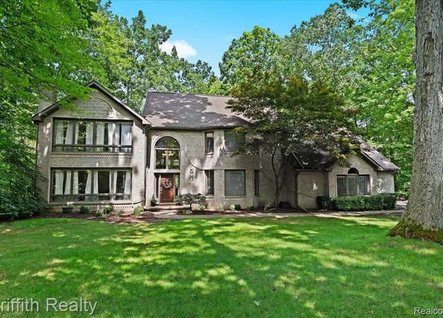 Property at 2018 Pine Hollow Trl, Brighton, MI 48114, 5 beds, 3.5 baths