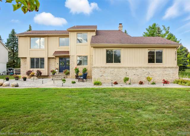 Property at 39110 Horton Dr, Farmington, MI 48331, 4 beds, 2.5 baths