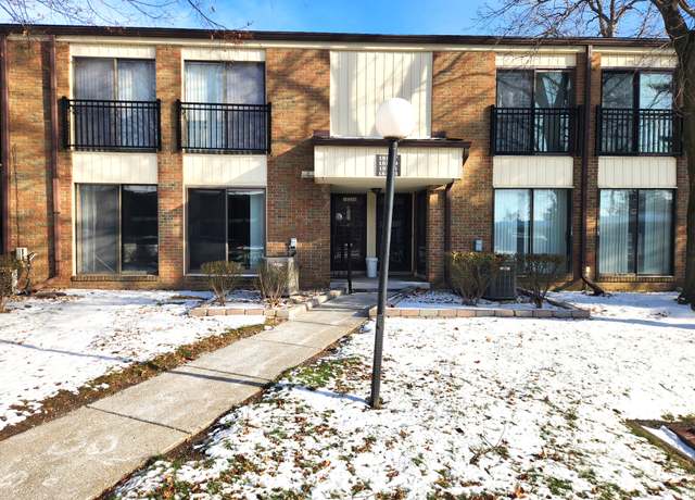 Property at 18297 University Park Dr, Livonia, MI 48152, 2 beds, 1.5 baths