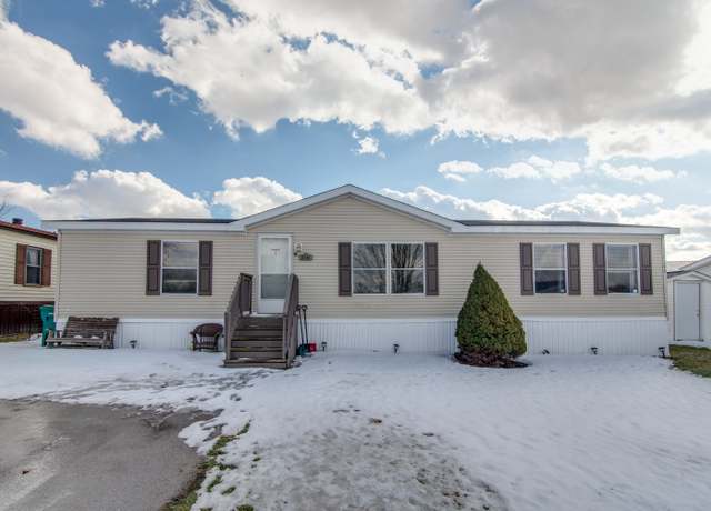 Property at 8346 Whitehorn Ln, Fenton, MI 48430, 3 beds, 2 baths