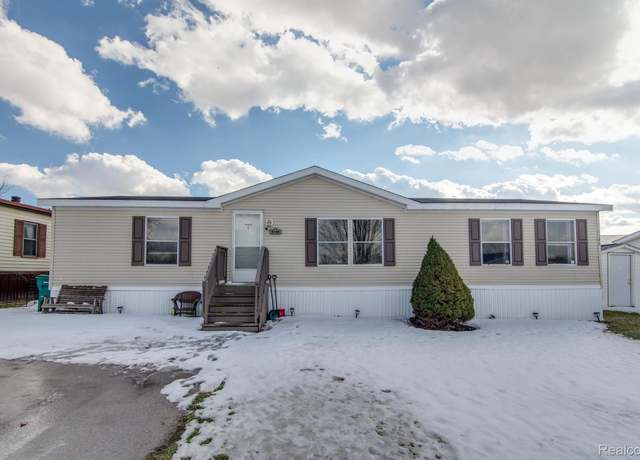 Property at 8346 Whitehorn Ln, Fenton, MI 48430, 3 beds, 2 baths