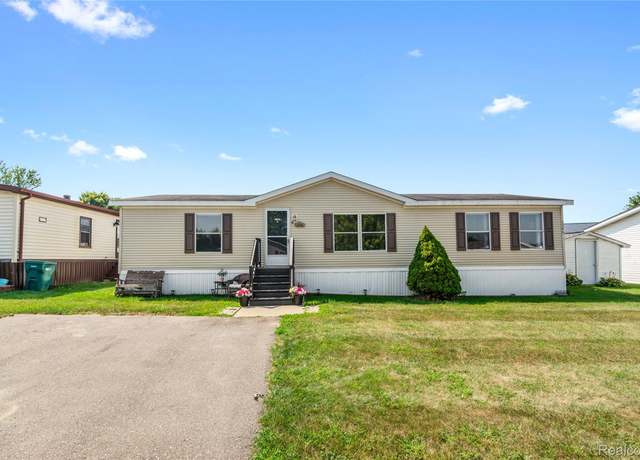 Property at 8346 Whitehorn Ln, Fenton, MI 48430, 3 beds, 2 baths