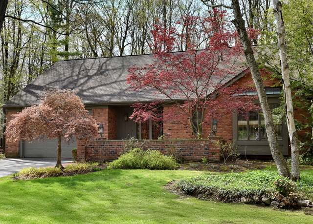 Property at 32872 Outland Trl, Bingham Farms, MI 48025, 3 beds, 2.5 baths