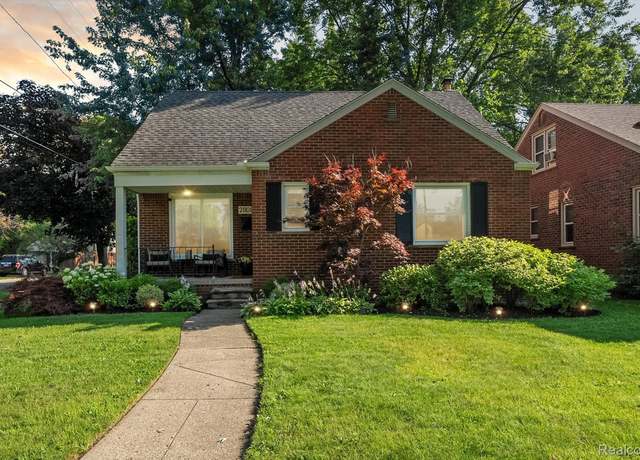 Property at 21101 Norwood Dr, Grosse Pointe, MI 48225, 3 beds, 2 baths