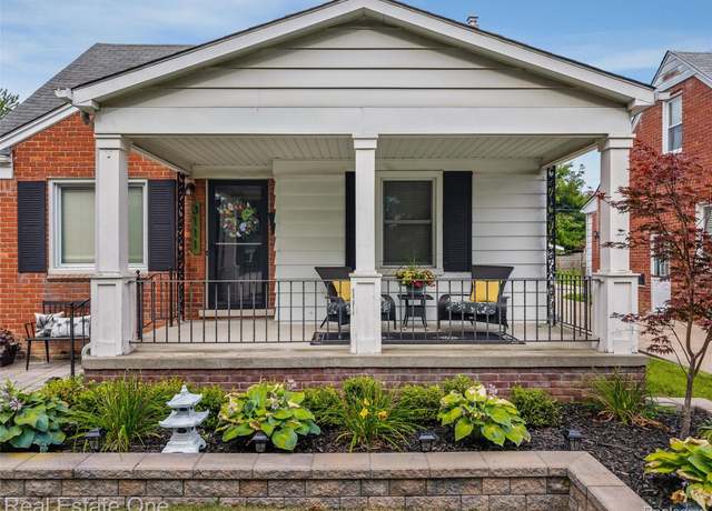 Property at 3111 N Blair Ave, Royal Oak, MI 48073, 3 beds, 2.5 baths