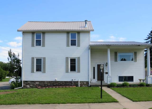 Property at 260 Duncan Ave, Cheboygan, MI 49721, 5 beds, 2.5 baths