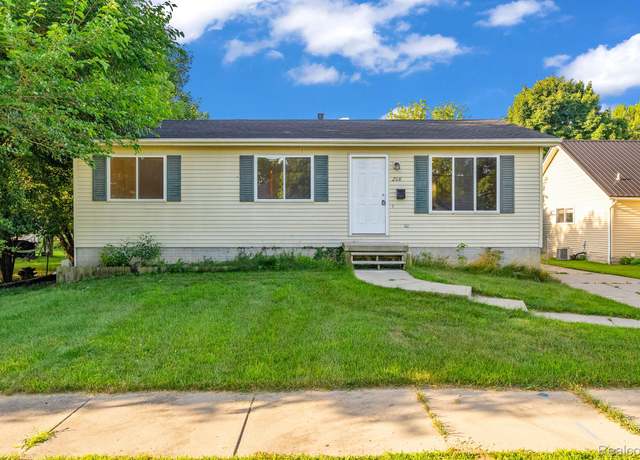 Property at 208 6th St, Fenton, MI 48430, 3 beds, 1.5 baths