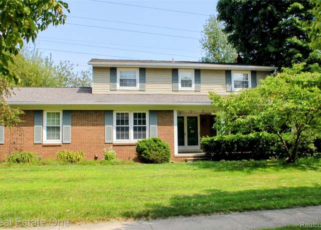 Property at 47830 Ben Franklin Dr, Shelby Charter Township, MI 48315, 4 beds, 2.5 baths
