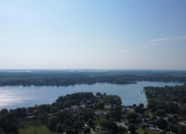 Property at 856 Meadow Dr Dr, Traverse City, MI 49685, 3 beds, 1.5 baths