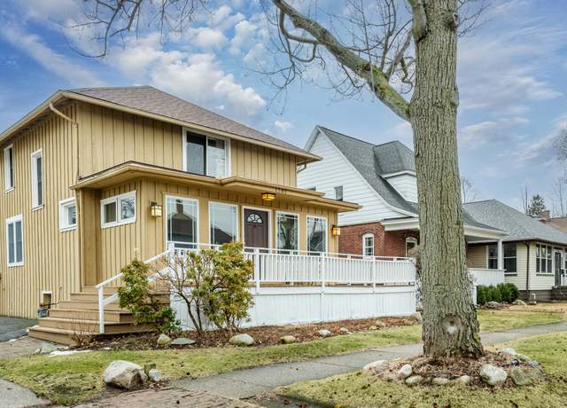 Property at 1701 Forres Ave, St Joseph, MI 49085, 3 beds, 2 baths
