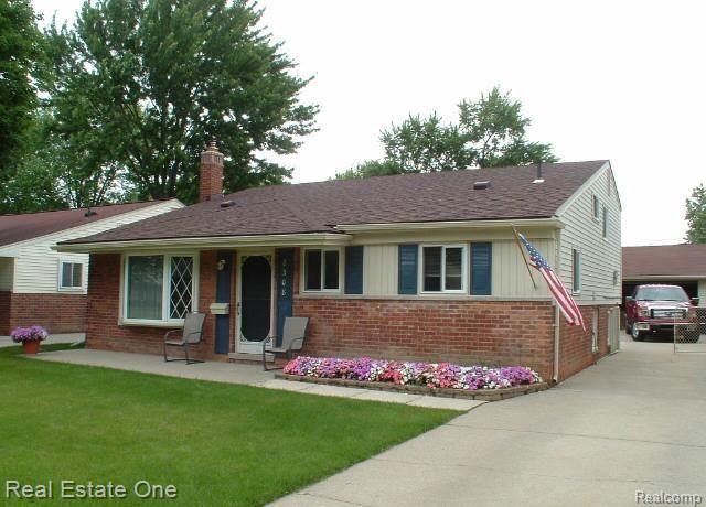 Property at 8308 Donna St, Westland, MI 48185, 3 beds, 1.5 baths