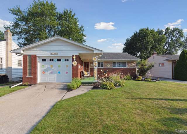 Property at 21783 Mckinley St, Rockwood, MI 48173, 2 beds, 1.5 baths