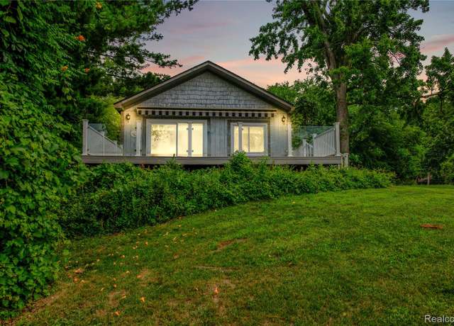 Property at 3870 Benstein Rd, Commerce Twp, MI 48382, 4 beds, 2 baths