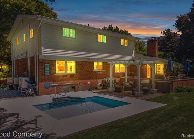 Property at 5092 Galaxy Dr, Shelby Twp, MI 48316, 4 beds, 2.5 baths