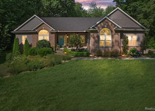 Property at 2600 Nottingham Ct, White Lake Charter Township, MI 48383, 3 beds, 2.5 baths