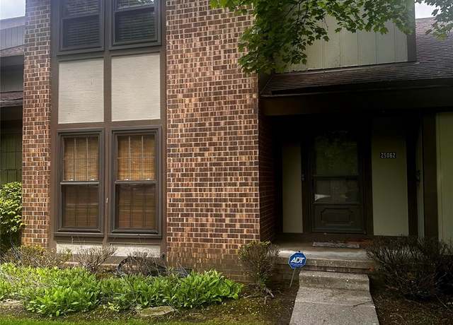 Property at 25062 Oakbrooke Dr NW #121, Southfield, MI 48033, 3 beds, 2.5 baths
