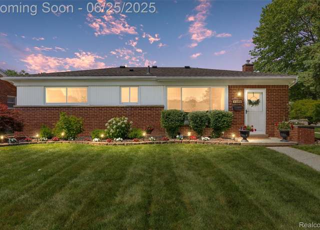 Property at 35416 W Chicago St, Livonia, MI 48150, 3 beds, 2.5 baths